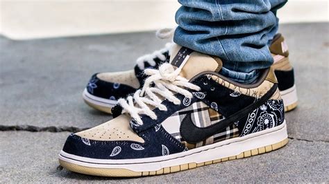 Travis Scott dunks bandana low